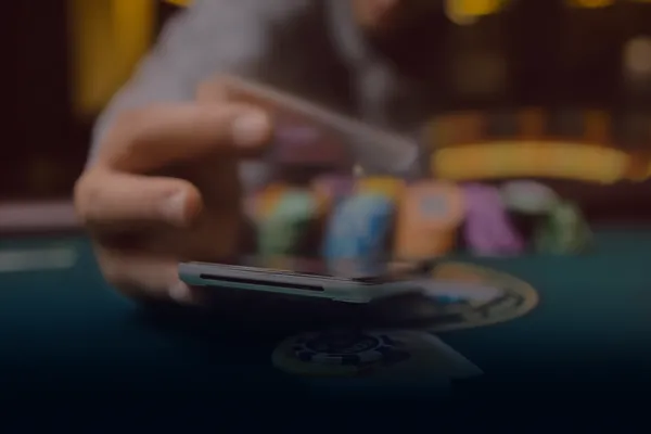 AO88WIN Games - Khám phá thư viện trò chơi phong phú Một cô gái mỉm cười khi chơi game trên laptop với các biểu tượng casino xung quanh, thể hiện bộ sưu tập trò chơi đa dạng của AO88WIN.